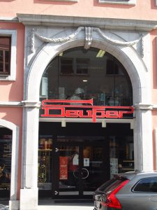 Eingangsportal Deußer