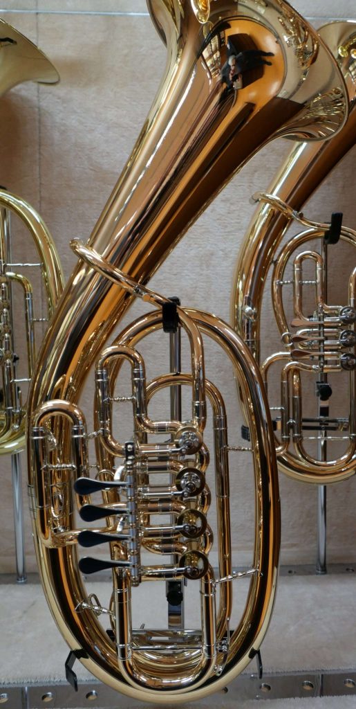 Messinginstrumente mit Ventilen im Musikgeschäft