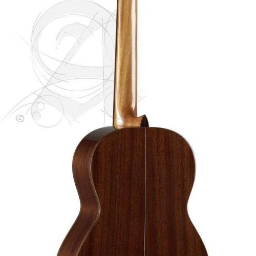 Rückseite einer klassischen Akustikgitarre aus Holz.
