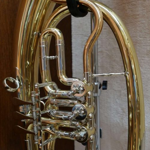 Nahaufnahme eines goldenen Blechblasinstruments