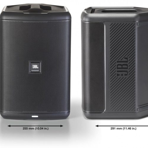 Zwei schwarze Lautsprecher mit JBL-Logo.