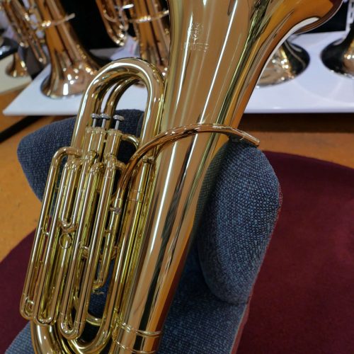 Nahaufnahme eines goldenen Blechblasinstruments