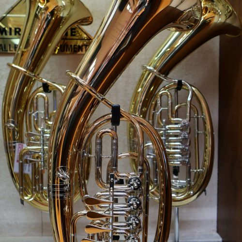 Goldene Blasinstrumente im Musikgeschäft