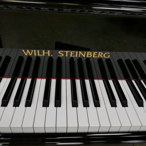 Klavier von Wilh. Steinberg mit Tasten