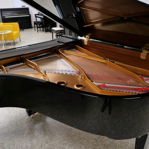 Offener Flügel im Musikstudio